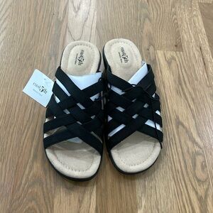 NWT East 5th Memory Foam Women's Black Tan Slip On Sandals